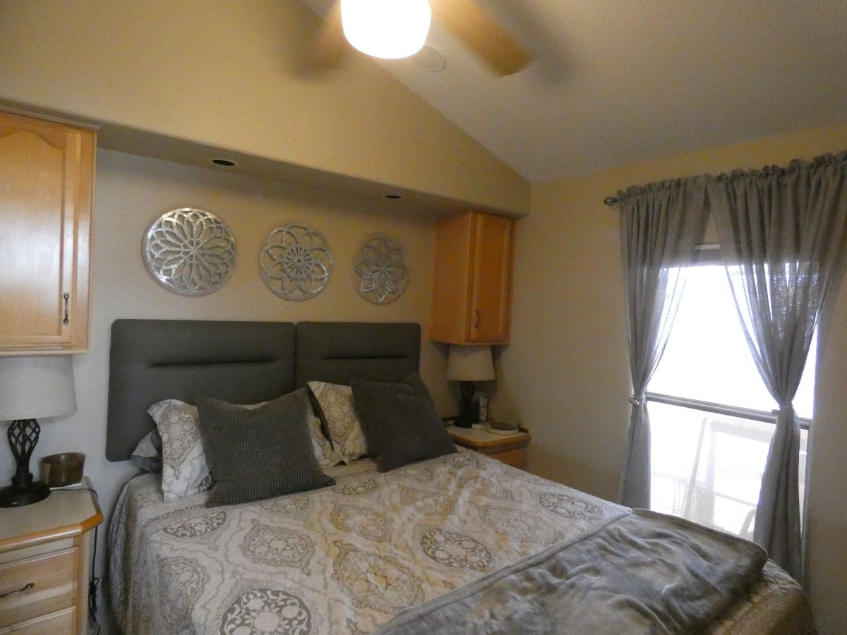 1110 North Henness Rd 1068