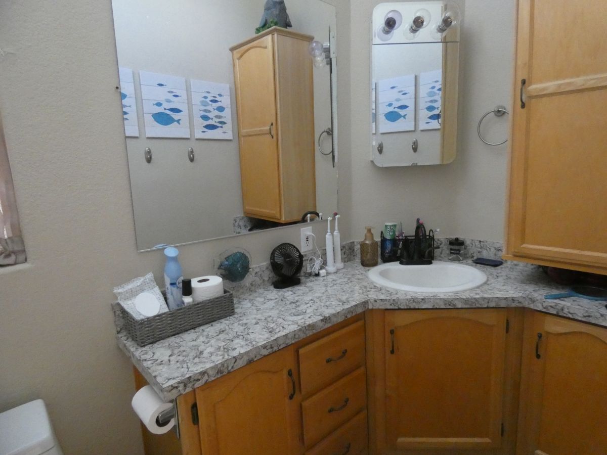 1110 North Henness Rd 1068