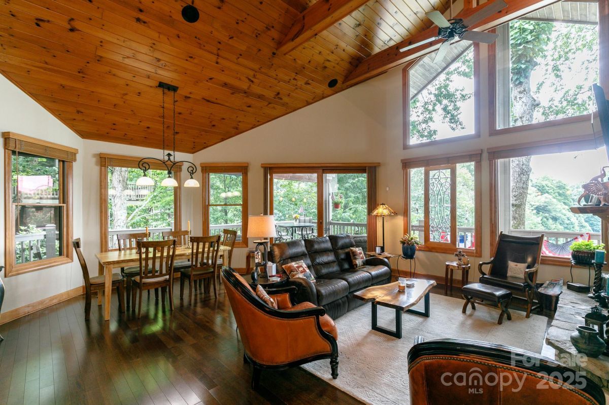 25 Ivy Point Lane
