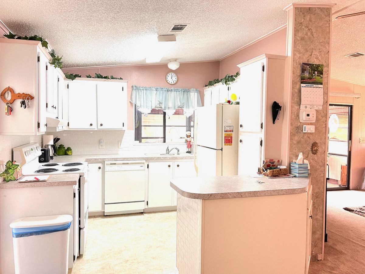 916 Westside Ridge Blvd.