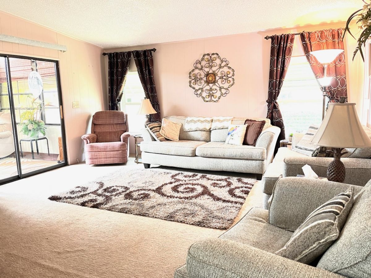 916 Westside Ridge Blvd.