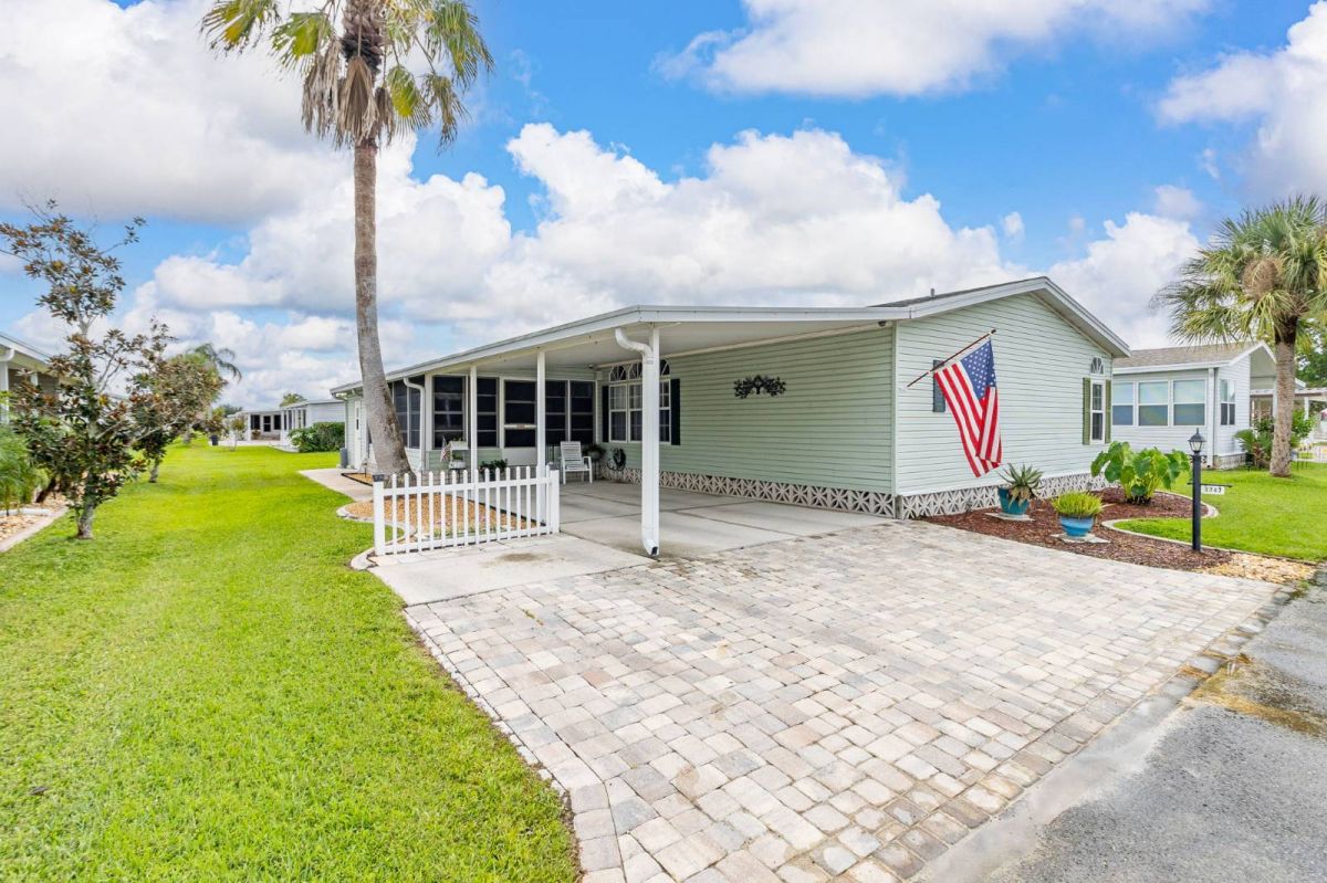 1747 Red Pine Avenue, 183