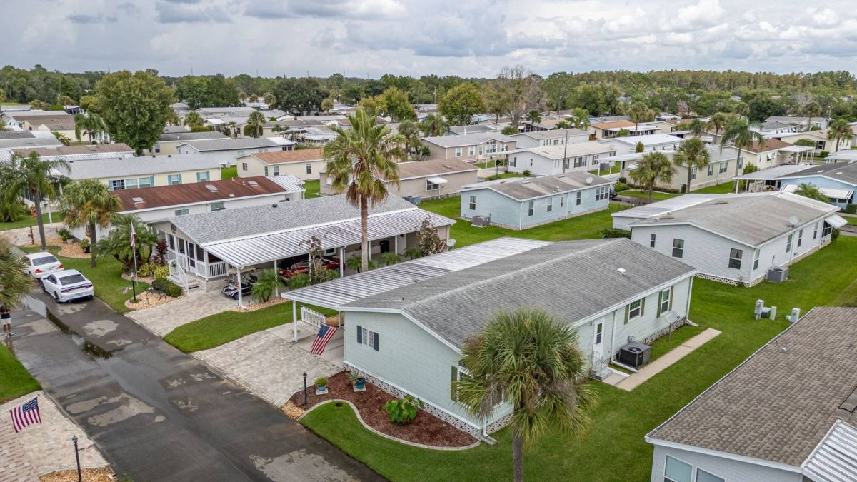 1747 Red Pine Avenue, 183