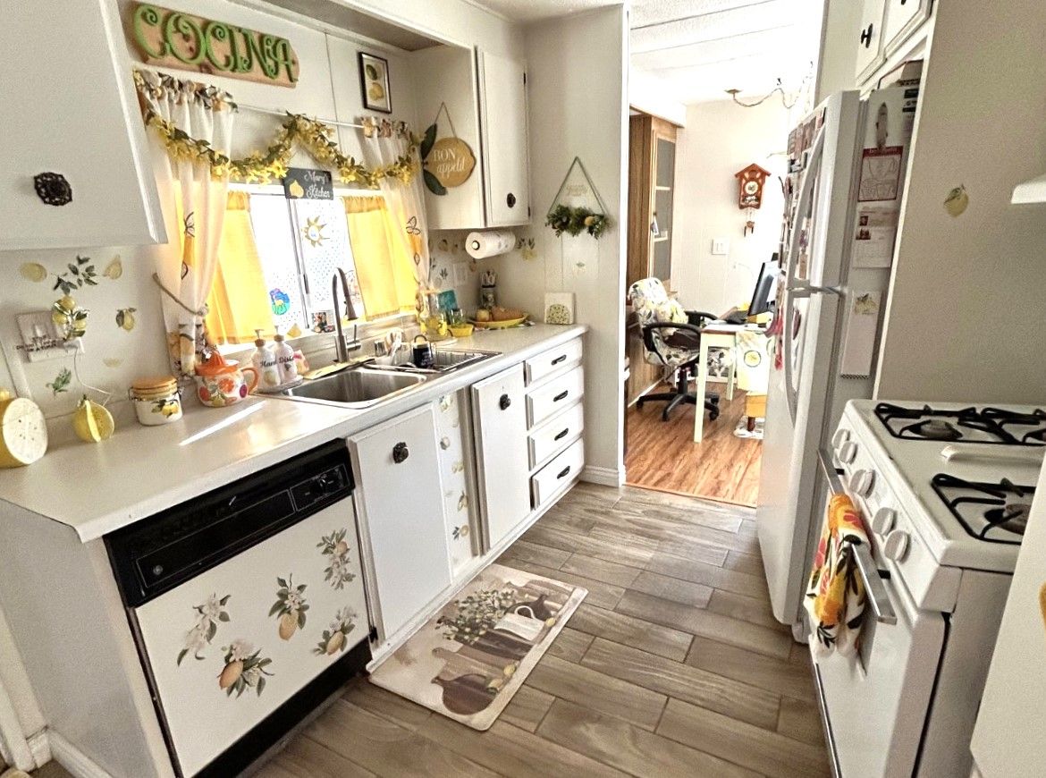 2200 W Wilson St # 078