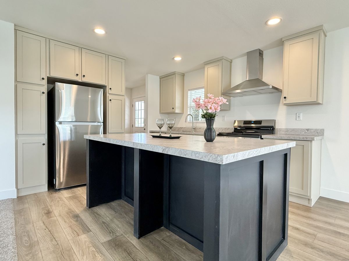 2200 W Wilson St # 023