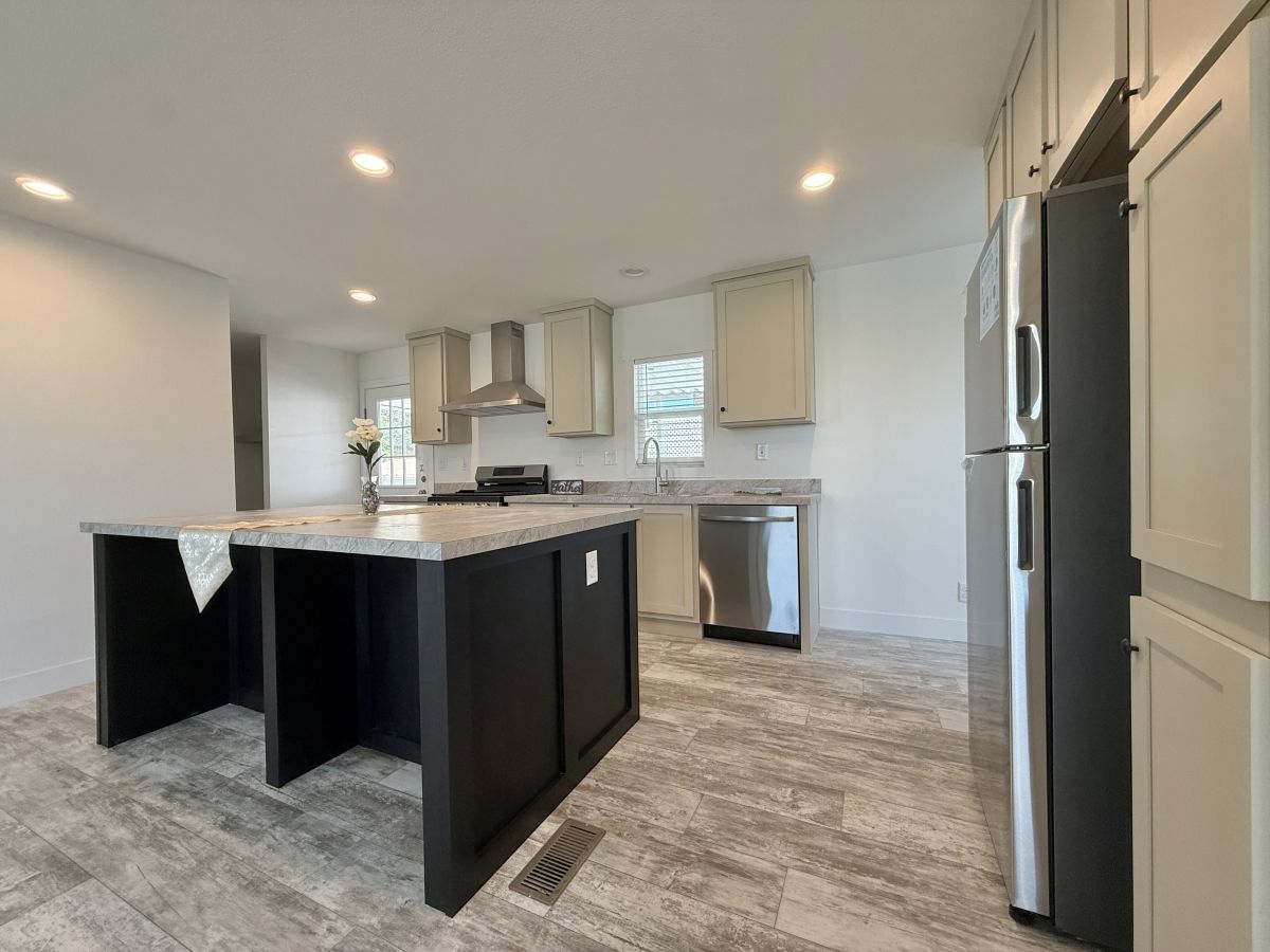 2200 W Wilson St # 171