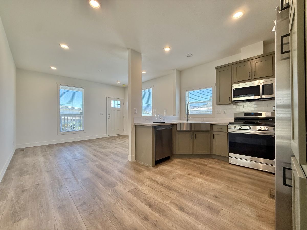 2200 W Wilson St # 050