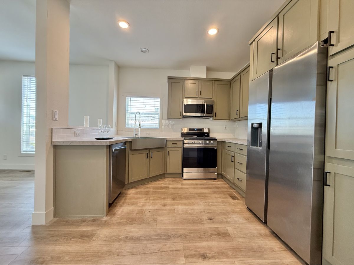 2200 W Wilson St # 050