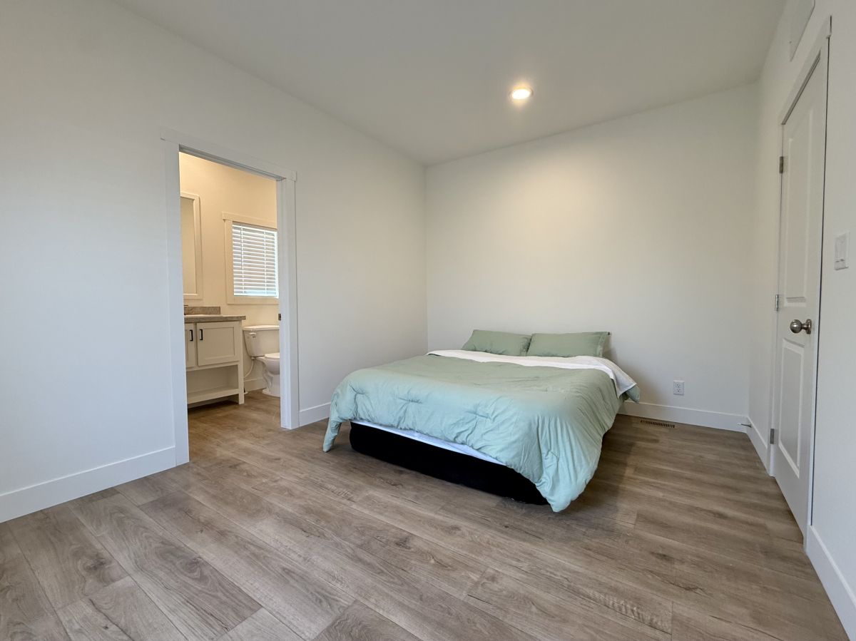 2200 W Wilson St # 050