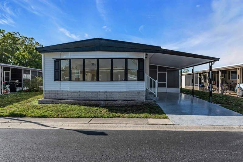 12100 Seminole Blvd. #13