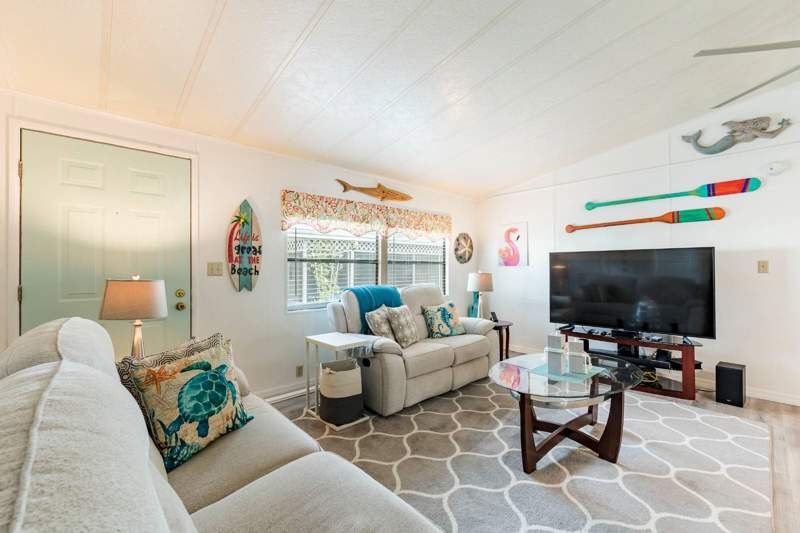 12100 Seminole Blvd. #385