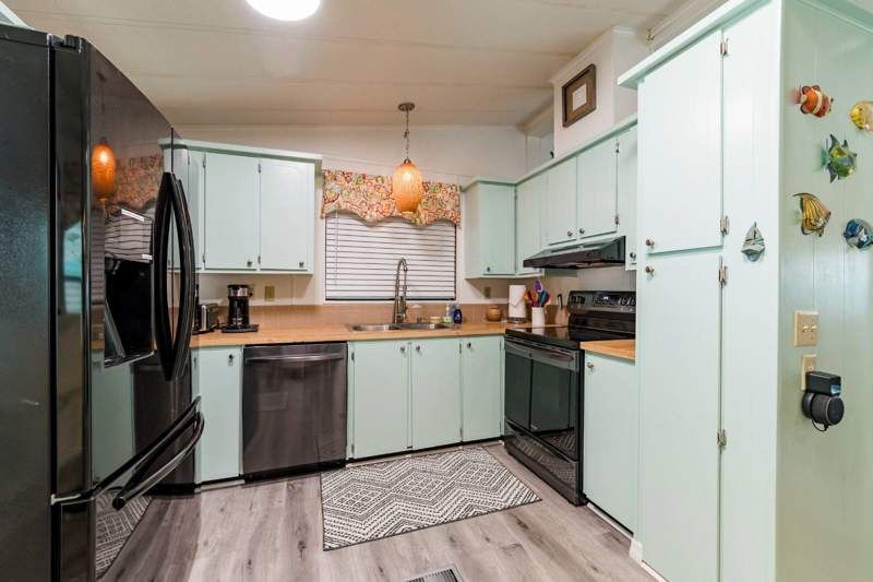 12100 Seminole Blvd. #385