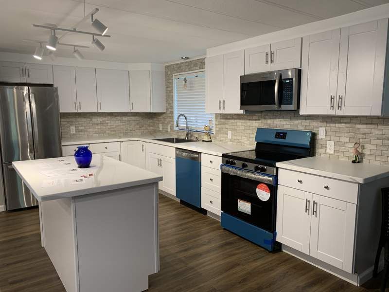 12100 Seminole Blvd. #271