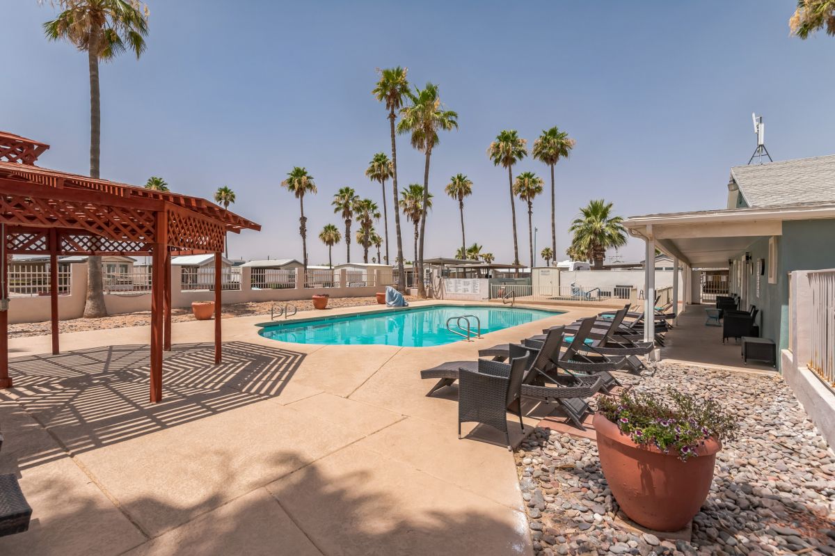 1050 S. Arizona Blvd. #154