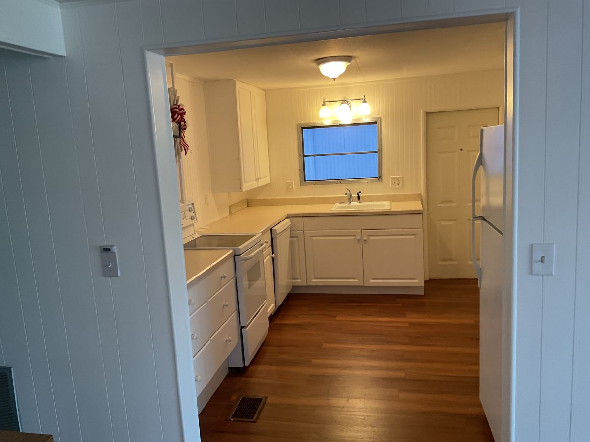 15406 LAKESHORE VILLA PLACE