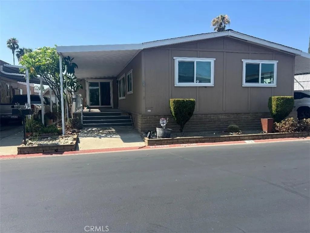 1456 E Philadelphia St #322