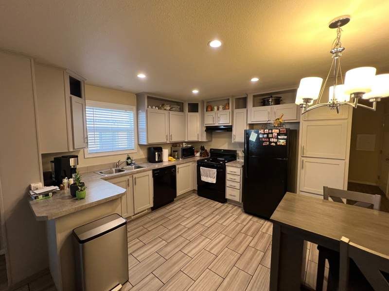 2050 W. Dunlap Ave #D004