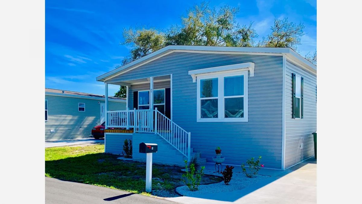 81 Sandhill Boulevard