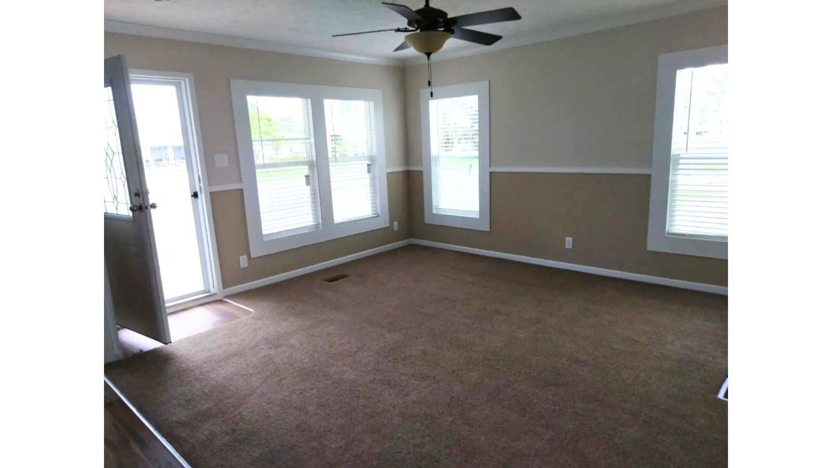 81 Sandhill Boulevard