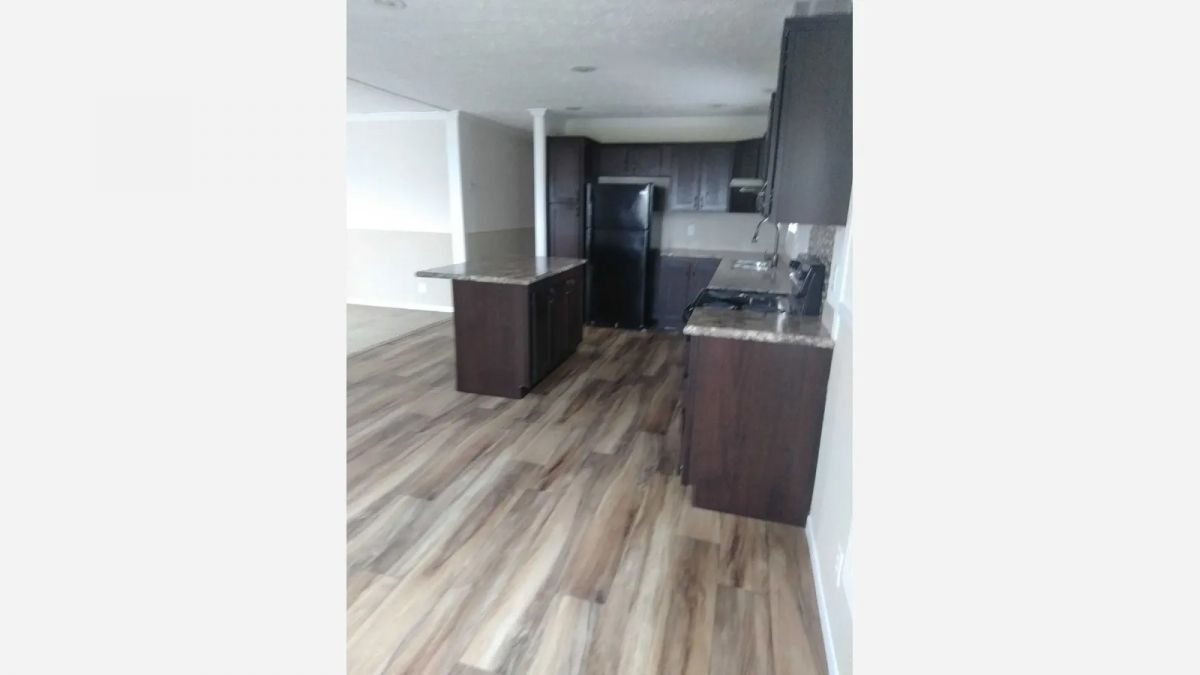 81 Sandhill Boulevard