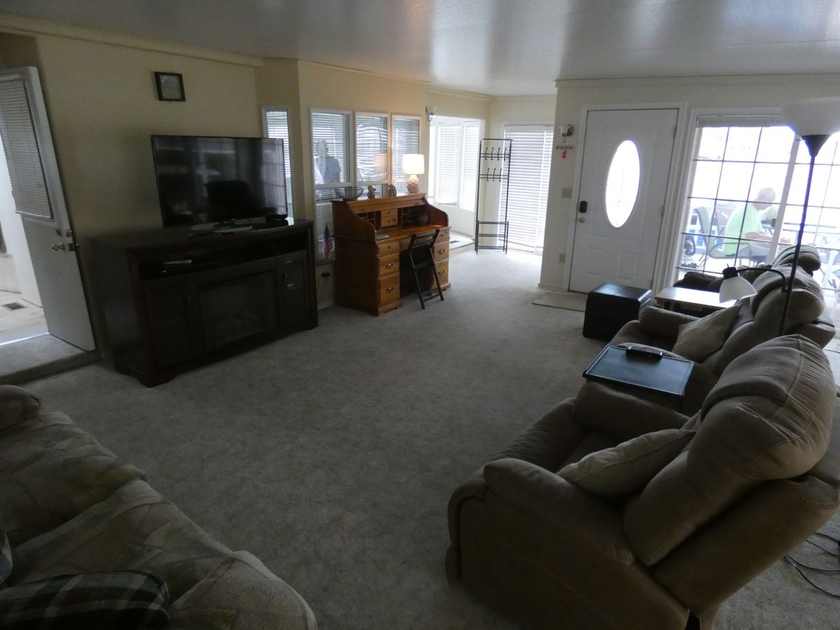 1110 North Henness Rd 557