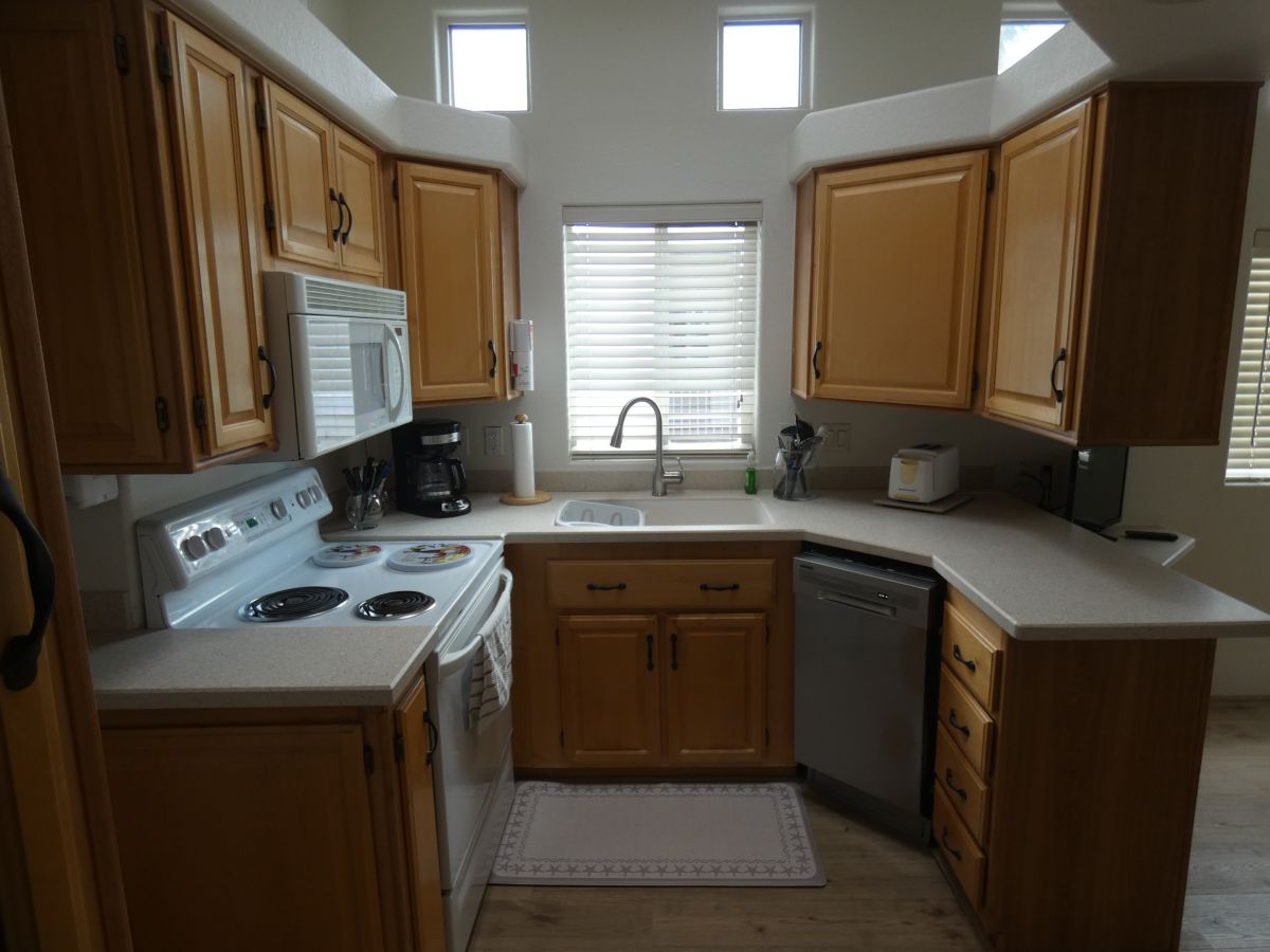 1110 North Henness Rd 557