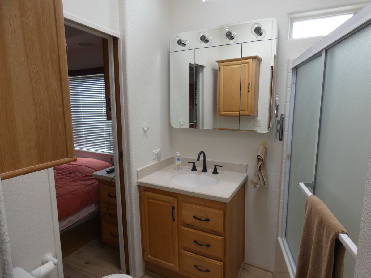 1110 North Henness Rd 557