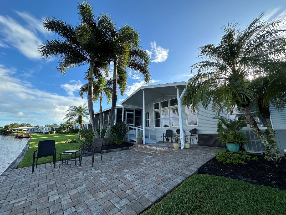 2029 EAST LAKEVIEW DRIVE