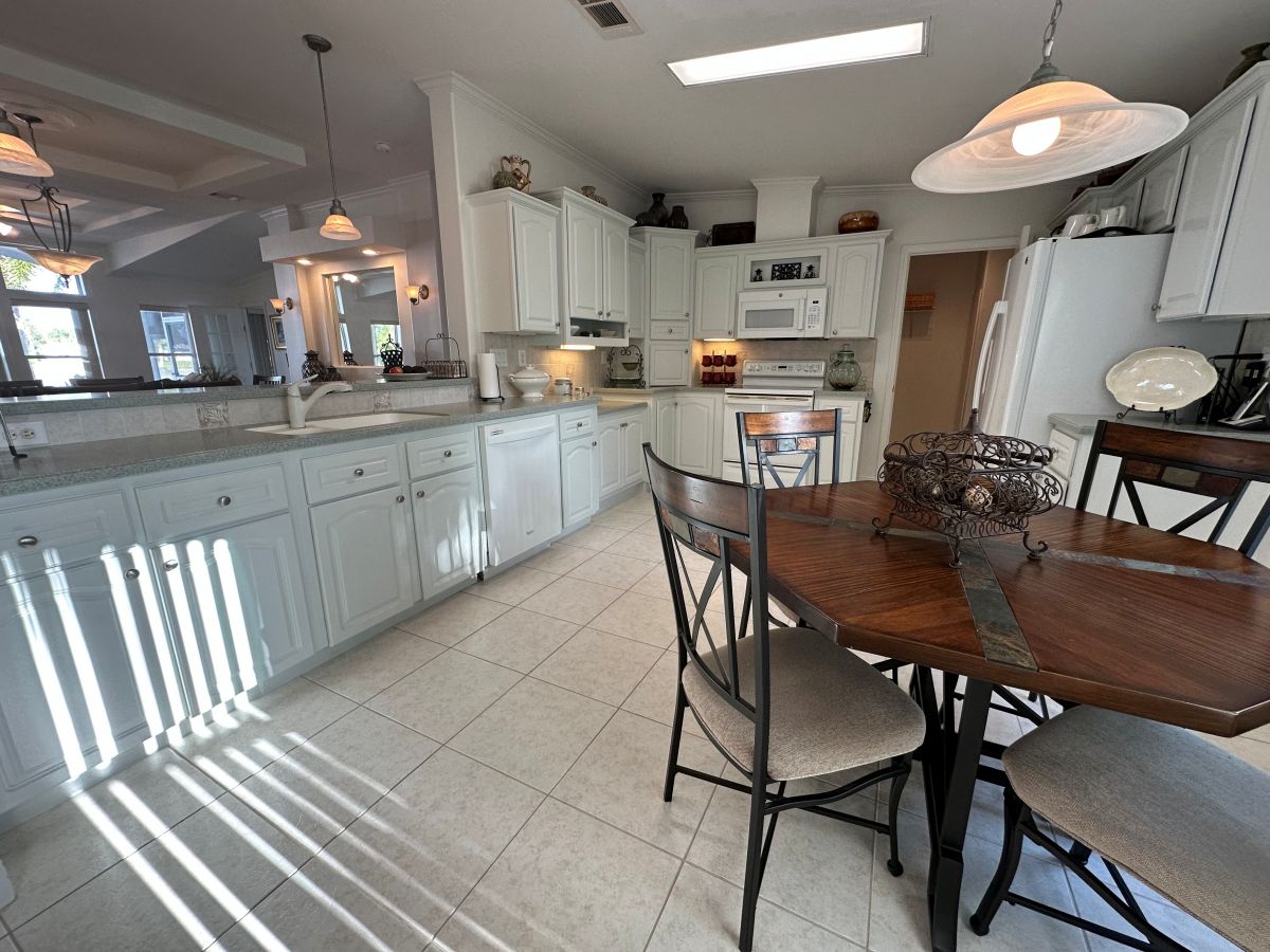 2029 EAST LAKEVIEW DRIVE