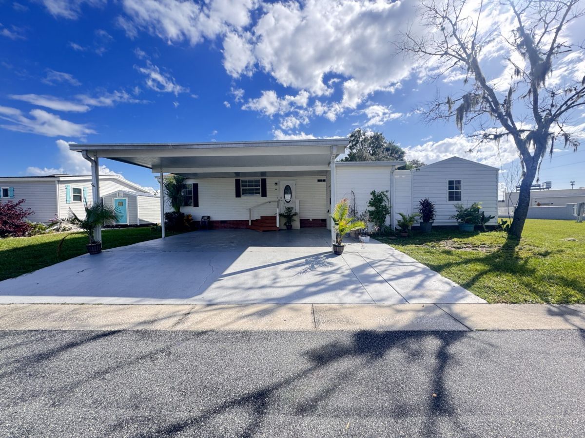 824 SE Governors Ave