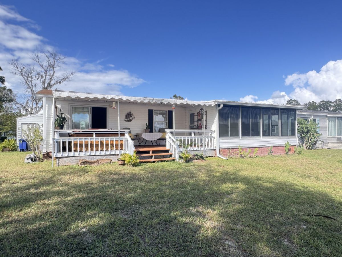 824 SE Governors Ave