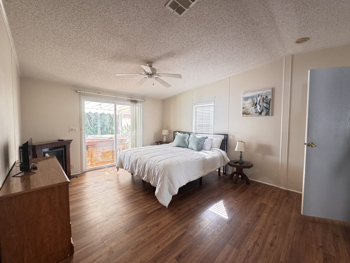 824 SE Governors Ave