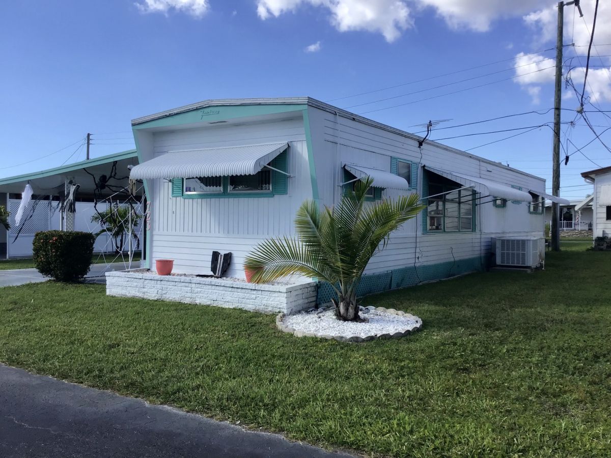 723 52nd Avenue Plaza W