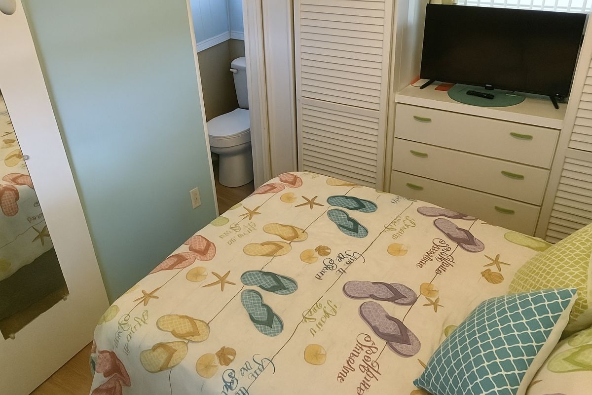 723 52nd Avenue Plaza W