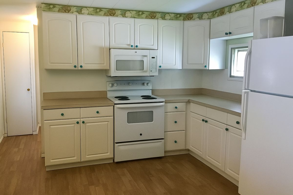 723 52nd Avenue Plaza W