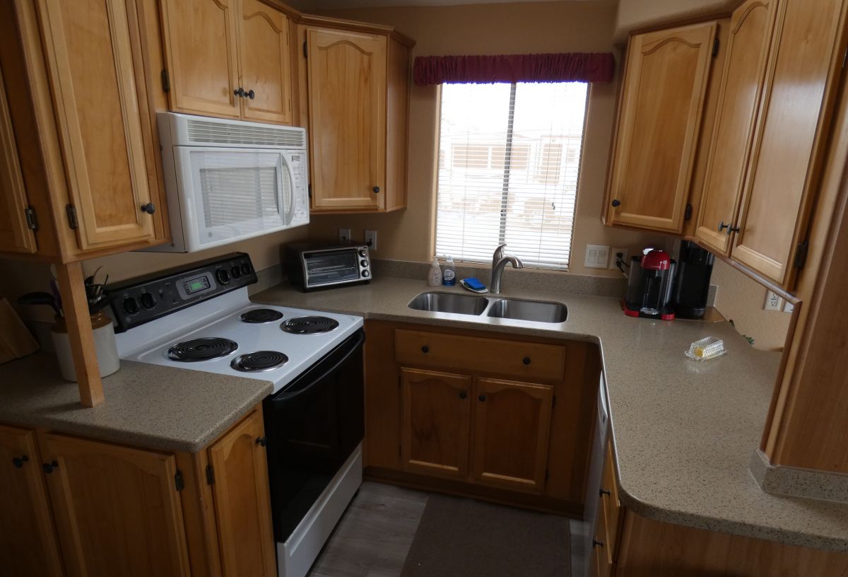 1110 North Henness Rd 874