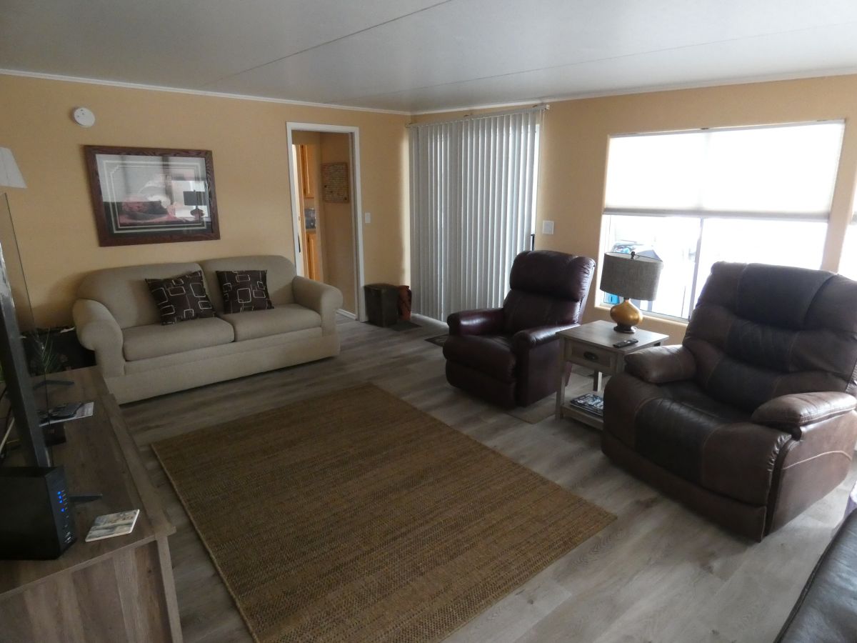 1110 North Henness Rd 874