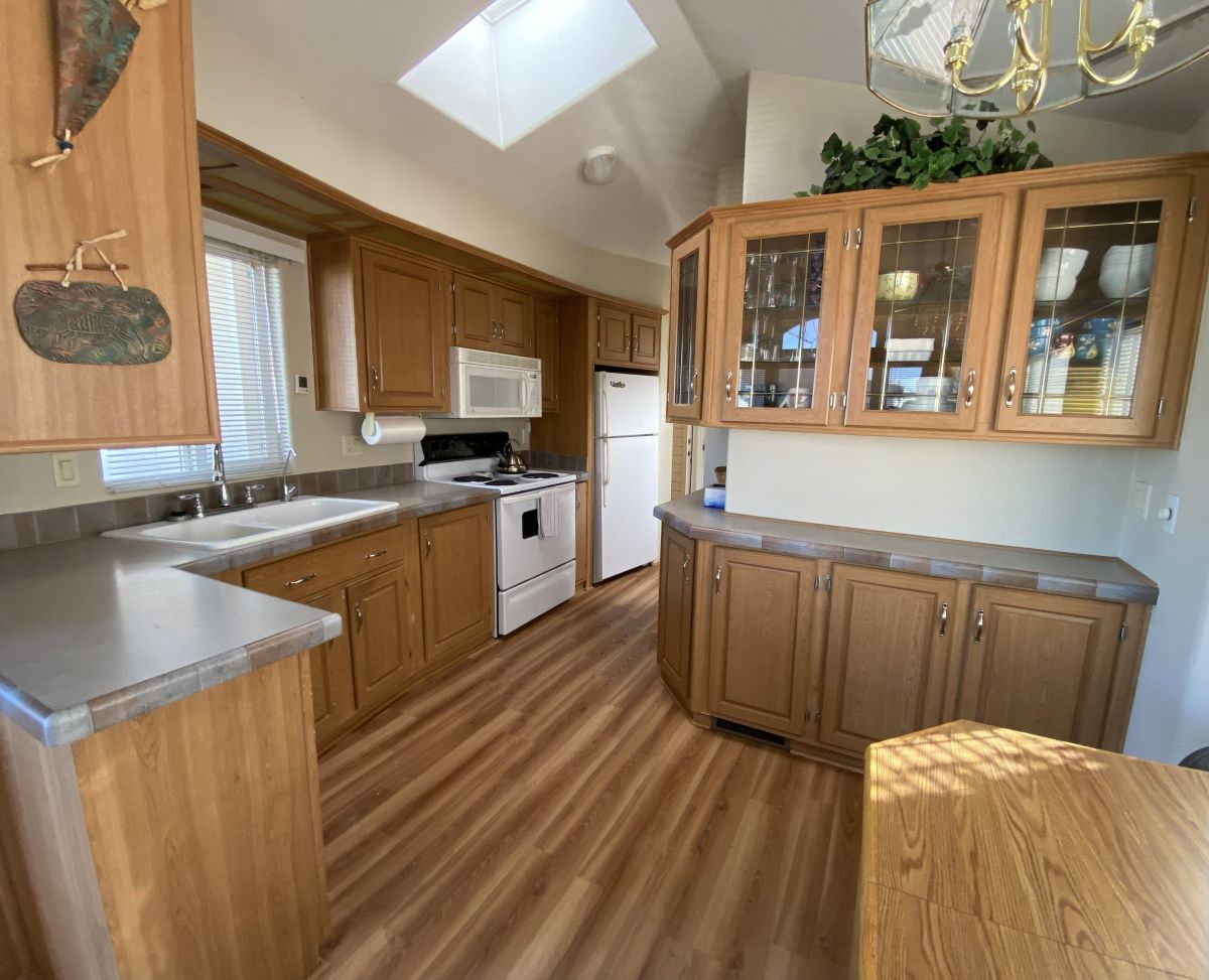 1110 North Henness Rd 1582