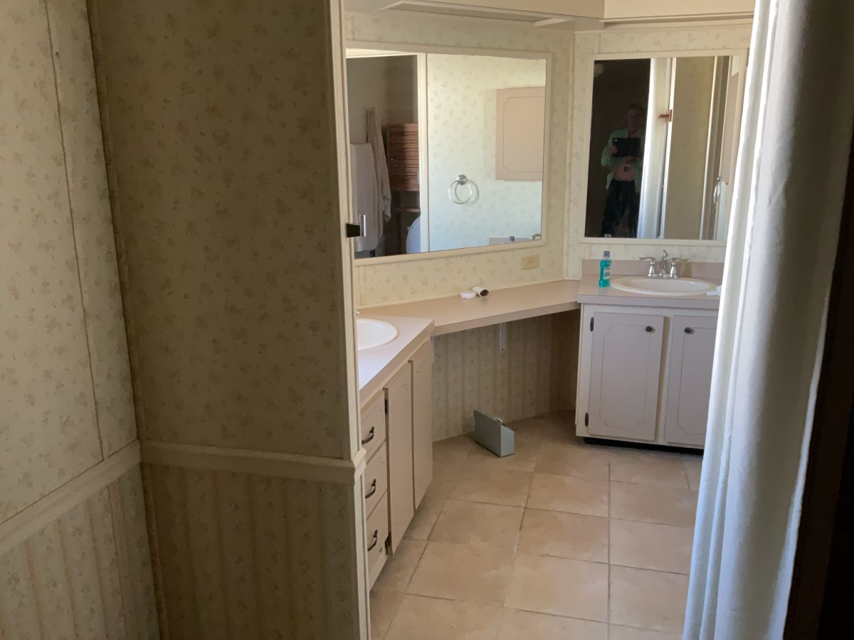 15414 LAKESHORE VILLA LANE