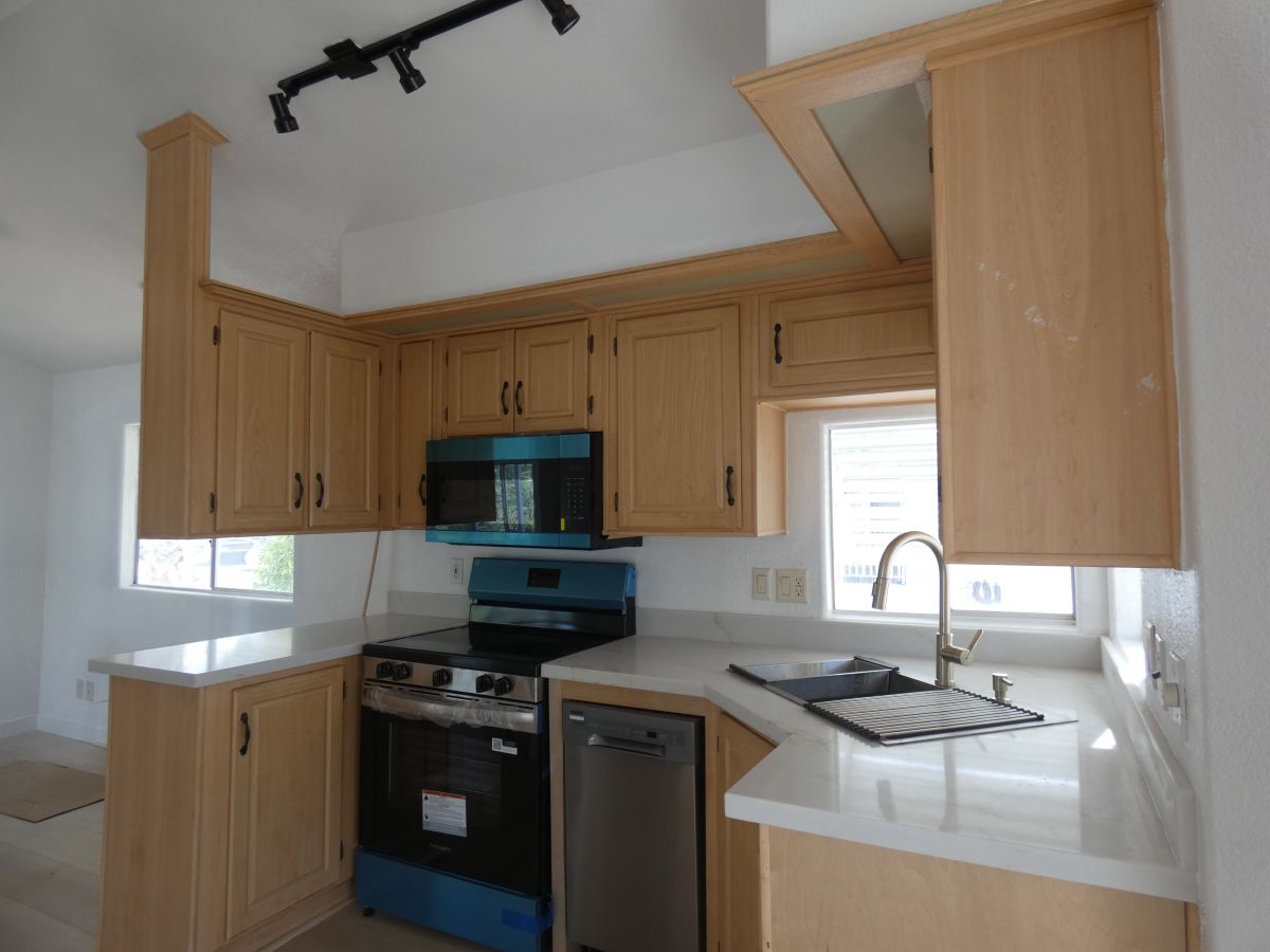 1110 North Henness Rd 1051