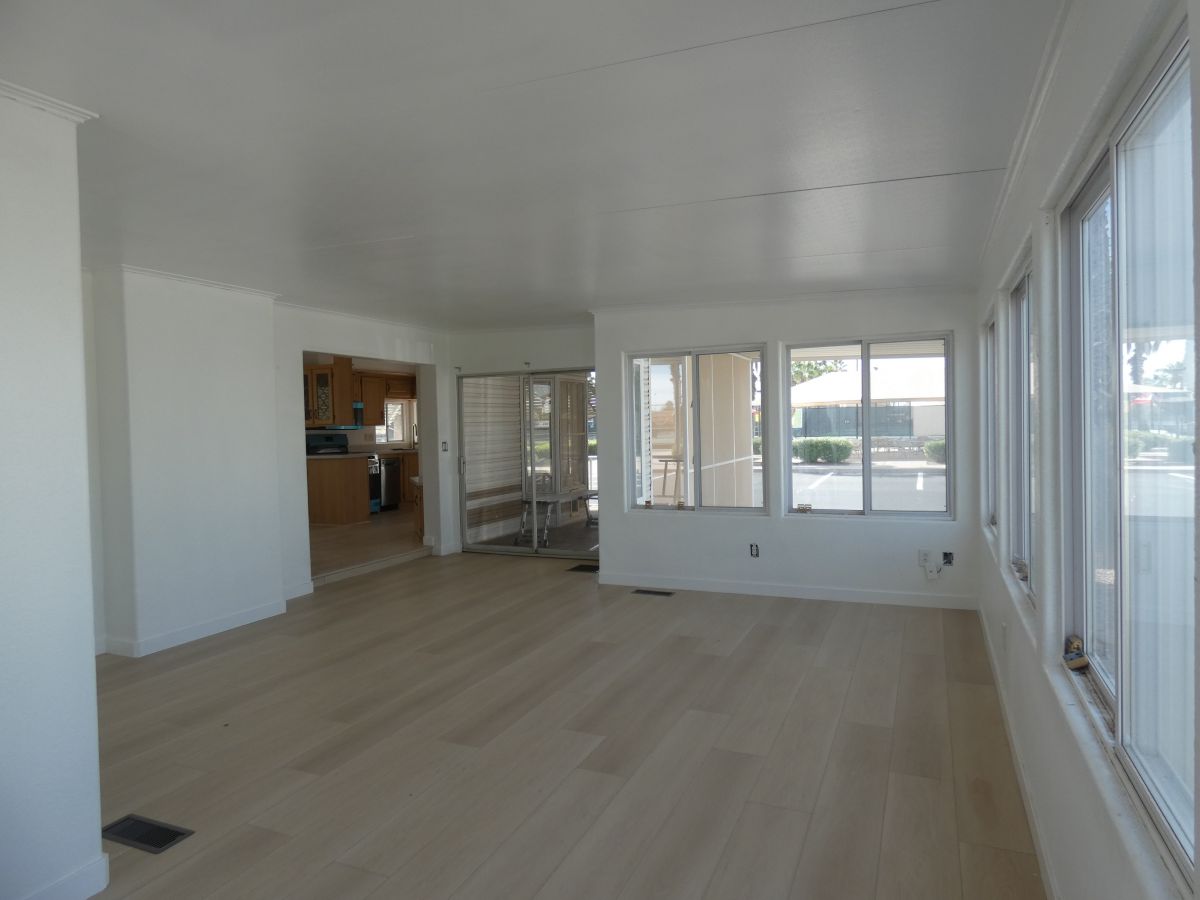 1110 North Henness Rd 1051