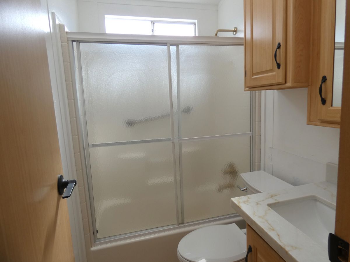 1110 North Henness Rd 1051