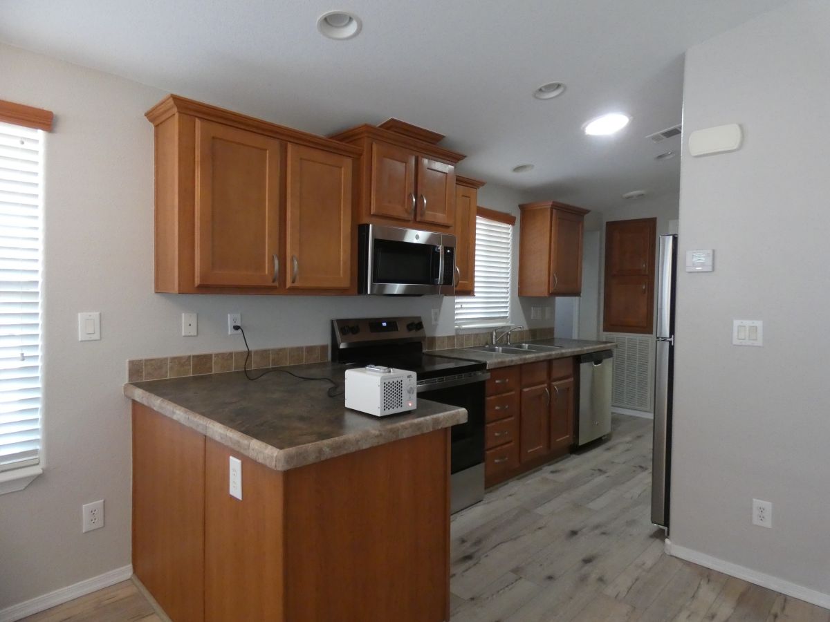 1110 North Henness Rd 1621