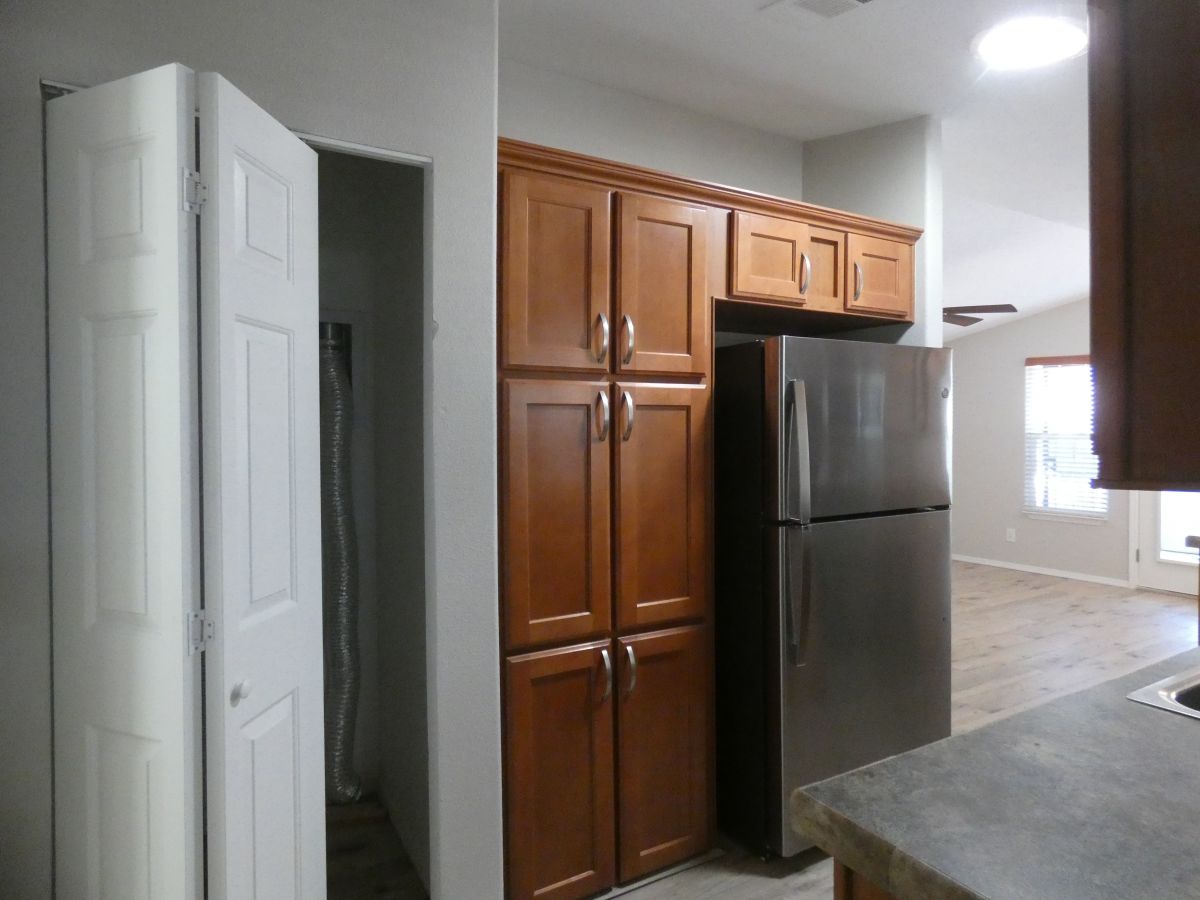 1110 North Henness Rd 1621