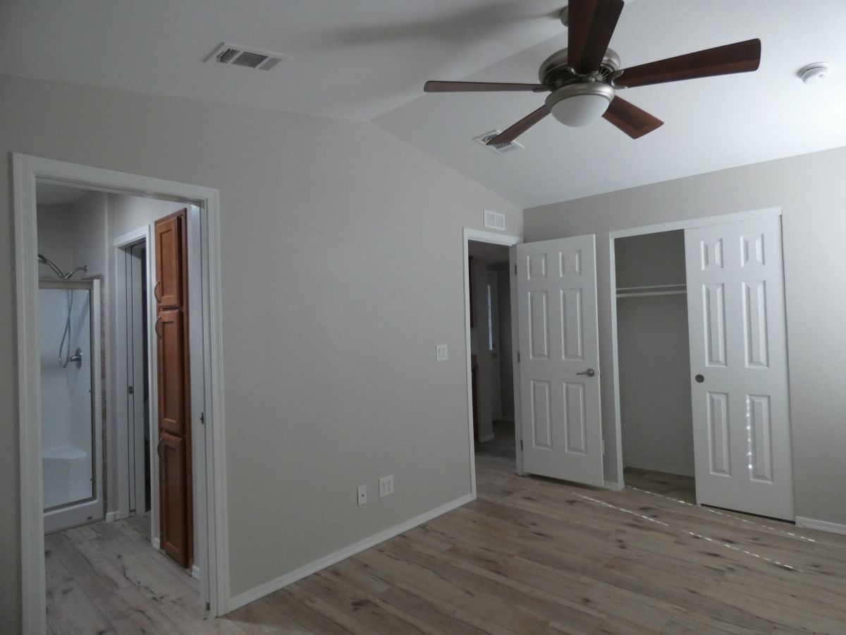 1110 North Henness Rd 1621