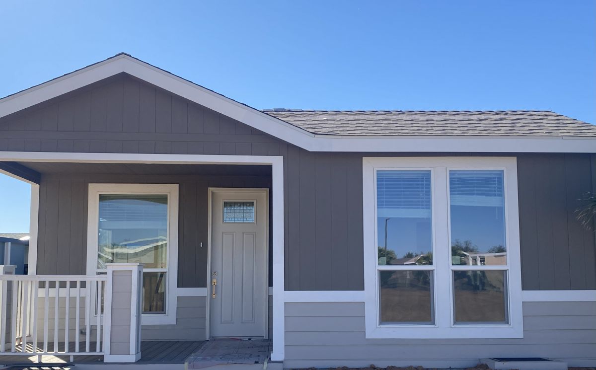 1110 North Henness Rd 2098