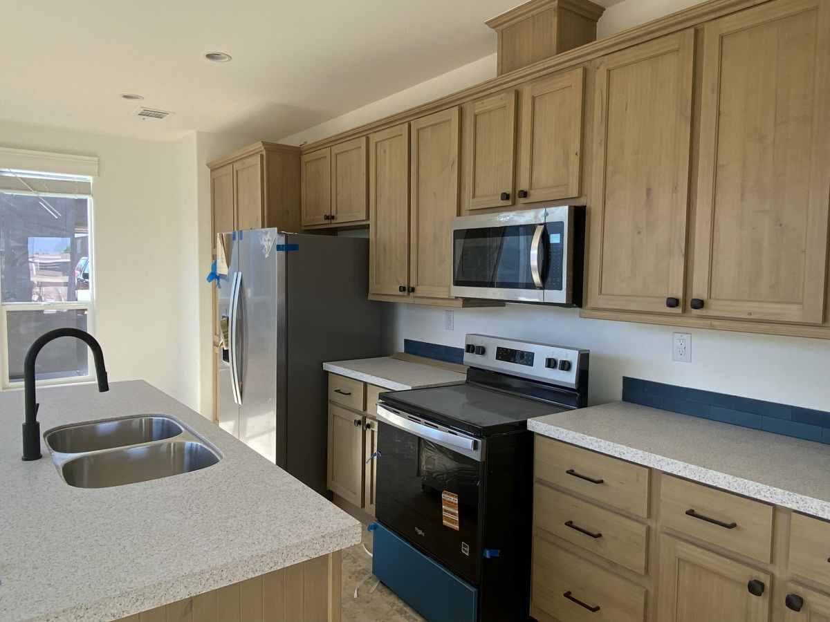 1110 North Henness Rd 2098