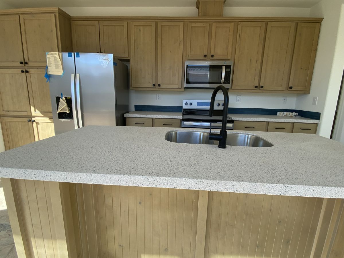 1110 North Henness Rd 2098