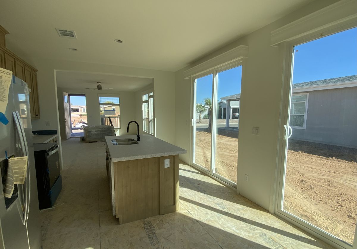 1110 North Henness Rd 2098