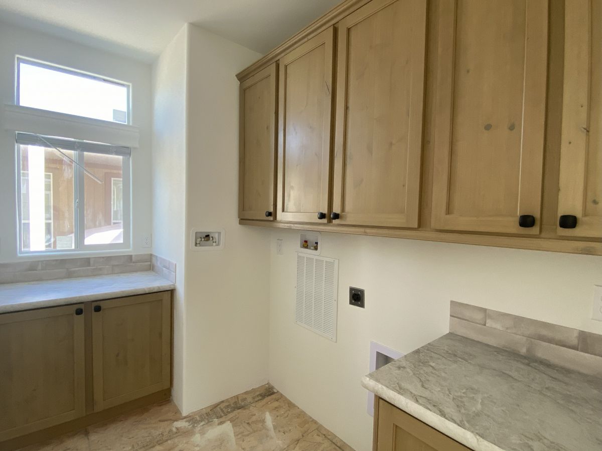 1110 North Henness Rd 2098